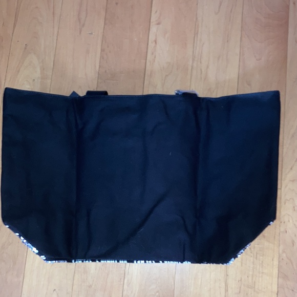 New with tag Victoria’s Secret tote w/ make a bag - Picture 2 of 7